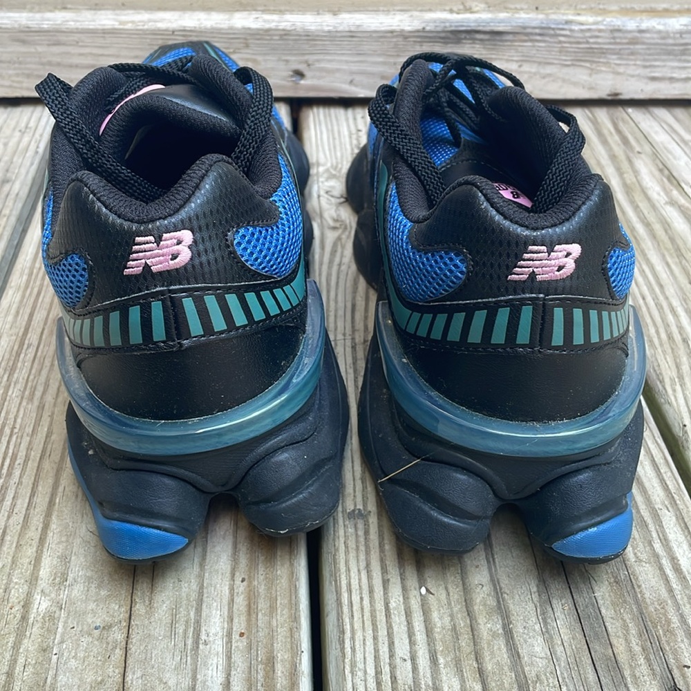 LIKE NEW- New Balance 9060- Black/Blue Sneakers M 10.5/ W 12 - Picture 5 of 13